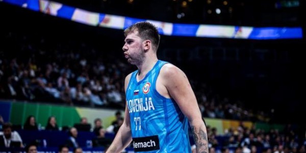 斗球免费直播平台-巨星对决却被裁判抢戏 东契奇遭逐令强强对话失色