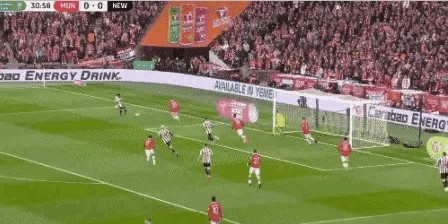 斗球足球直播-【联赛杯】曼联2比0纽卡斯尔 红魔时隔6年再度夺冠