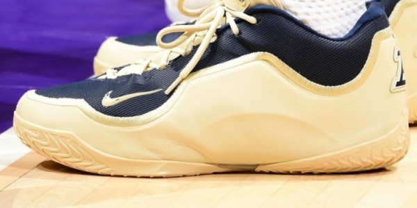 斗球电竞实时更新-阿克伦大学PE！詹姆斯上脚家乡大学LeBron 23 PE鞋款