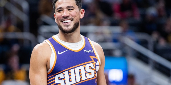 斗球足球直播-时间刚刚好！布克持球单打 连续晃动后干拔中投压哨命中