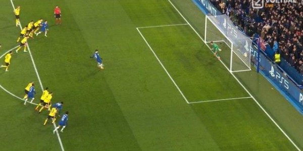 斗球足球直播-点球判罚打破平衡，多特炮轰裁判！欧冠出局利联赛？