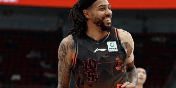 斗球篮球直播-山东输广州！全场狂铁，克里斯情绪失控，徐昕统治级发挥！